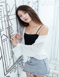 《美女脱裤子-人间小蜜桃》